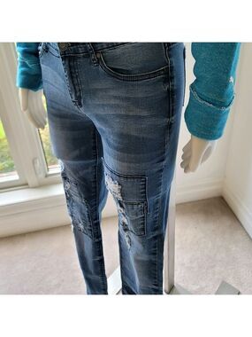 Elite Jeans Women's Distressed and Ribbed Denim Size 7/8
